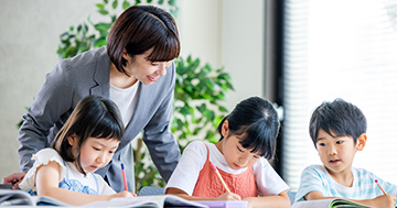 國小全科班二四年級老師