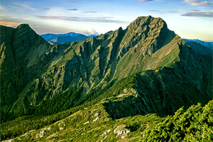 玉山量身高 百年來忽高忽矮