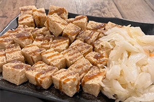 【台中·北區】袁老臭豆腐｜用餐環境變寬敞了，還多了一些小菜跟清蒸豆腐