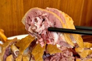 【台中‧南屯】大永鵝肉&老牌太祖魷魚羹 ｜喜歡煙燻茶鵝的你千萬別錯過這間寶藏店