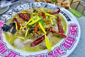 【台中‧南屯】築間酸菜魚主打湯頭也能喝的酸菜魚