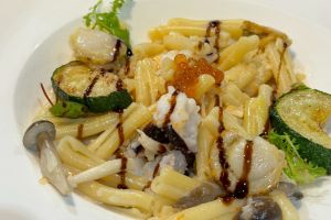 【台中‧東區】樂丘 台中LaLaport店｜樂丘廚房必吃麻花捲麵、炸物開箱！家庭聚餐超適合