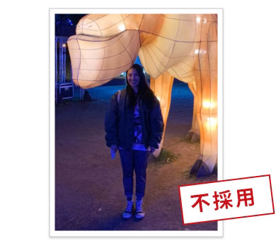 履歷照燈光昏暗